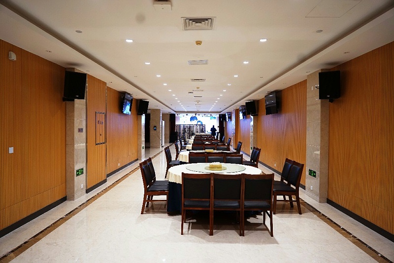 現(xiàn)代舞臺藝術(shù)與LED顯示屏設(shè)計中應(yīng)用華永投資集團(tuán) (2)