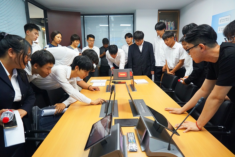 14校企合作 走進(jìn)職場(chǎng) 協(xié)同育人丨歡迎北京市經(jīng)貿(mào)技術(shù)學(xué)校師生來(lái)ZOBO卓邦參觀學(xué)習(xí)