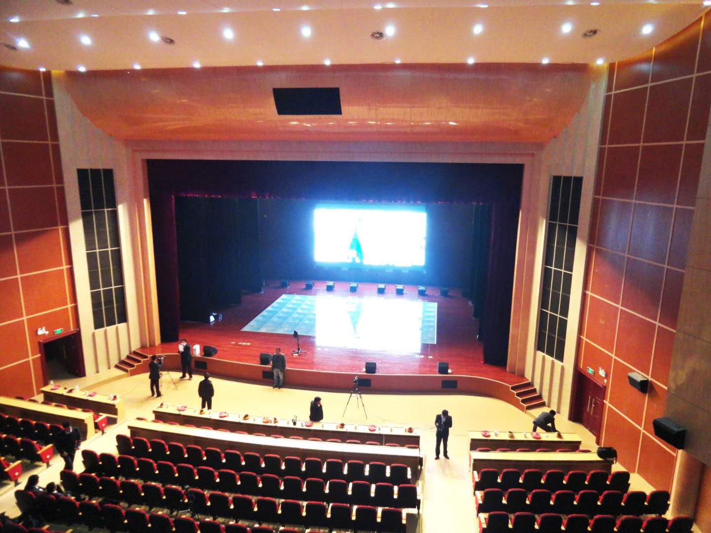 關(guān)于舞臺(tái)音響方位設(shè)計(jì)的思考