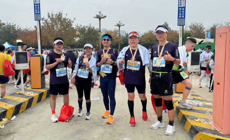 ZOBO卓邦董事長(zhǎng)張新峰眉山半馬首秀，順利完賽展企業(yè)家風(fēng)采