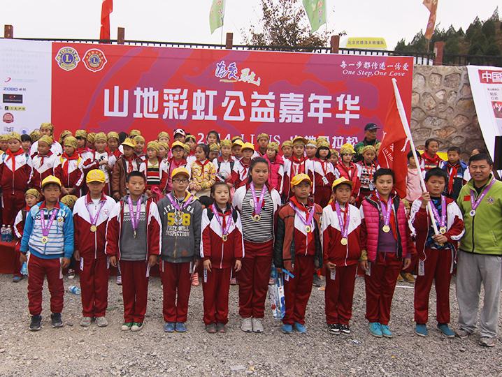 以愛(ài)之名，貼地疾行