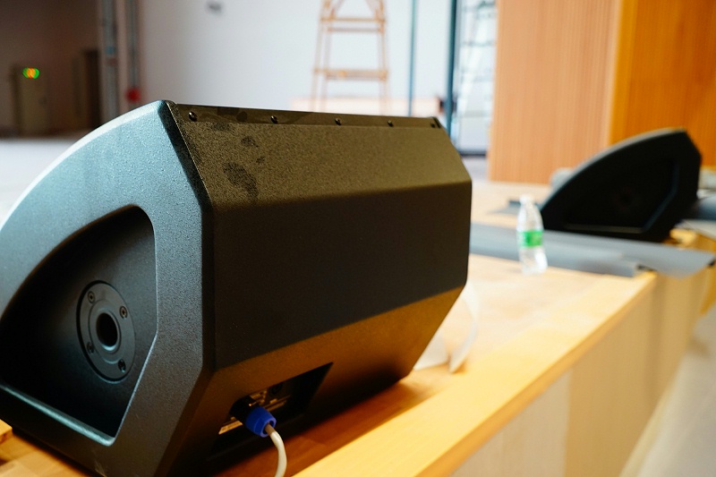 校園音響設備：揚聲器擺放的技巧與注意事項